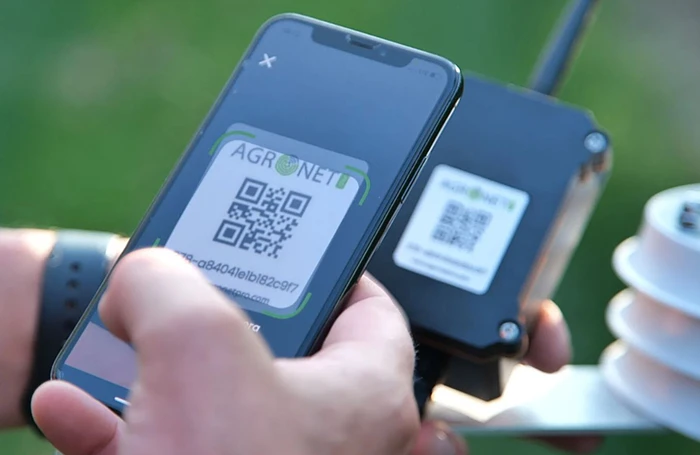 Czujniki pogody AgronetPRO: wiatromierz, przepływomierz, deszczomierz, czujnik temperatury i wilgotności powietrza, czujnik mokrego liścia, czujnik wilgotności i temperatury gleby EC